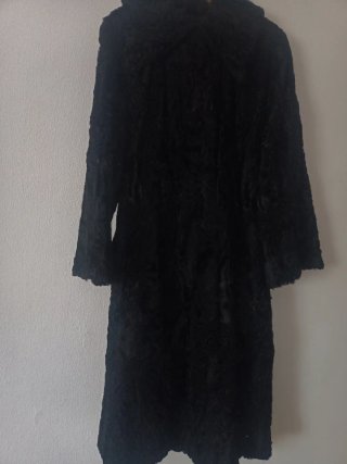 Abrigo Piel Astrakán Negro Garras