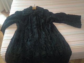 Abrigo Piel Astrakán Negro Garras