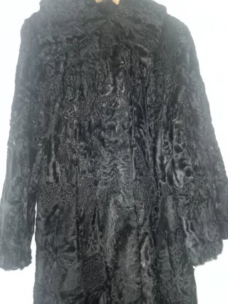 Abrigo Piel Astrakán Negro Garras