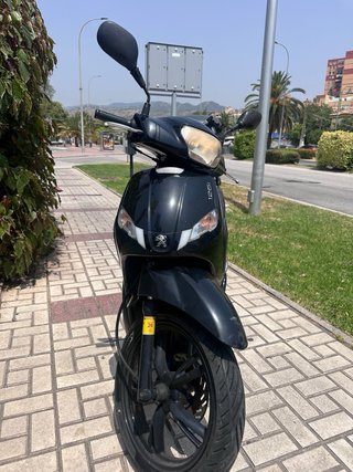 Peugeot Tweet 125cc Scooter Negra