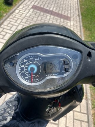 Peugeot Tweet 125cc Scooter Negra