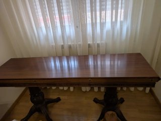 Mesa de comedor de madera