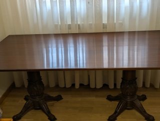 Mesa de comedor de madera