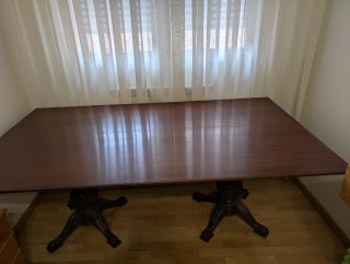 Mesa de comedor de madera