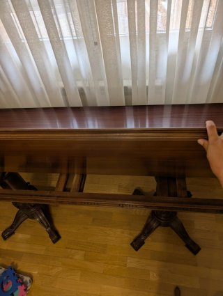Mesa de comedor de madera
