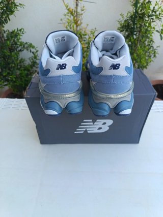 New Balance 9060 Donna Tg. 40