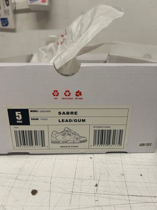 Zapatillas Globe gris oscuro y marron