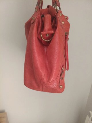 Bolso de piel rojo