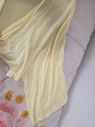 Blusa amarilla pastel Stradivarius talla L