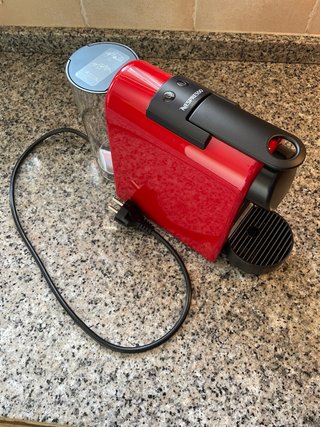 Cafetera Nespresso Roja