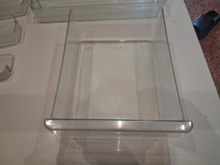 Repisas cristal y cajones plástico nevera Siemens