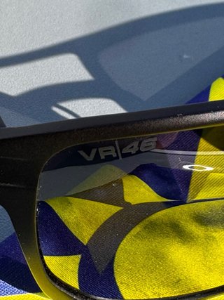 Gafas Oakley VR46 Negras y Amarillas