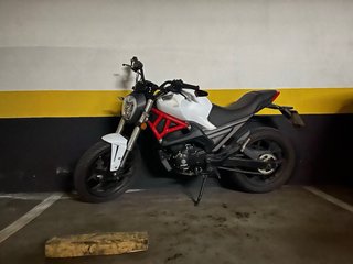 Moto Mitt Naked Blanca y Roja