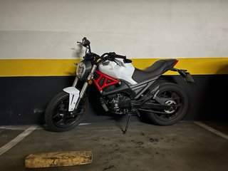 Moto Mitt Naked Blanca y Roja