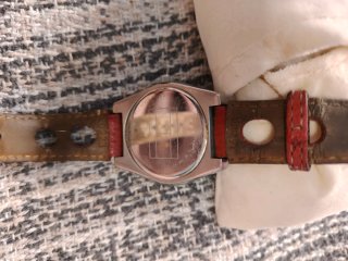 Reloj Tommy Hilfiger Rojo y Plateado