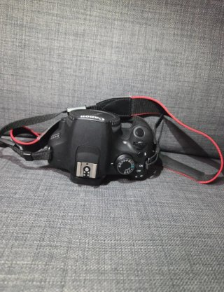 Canon EOS 1200D con Obiettivo 18-55mm Nuova