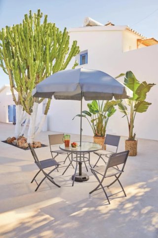 Mesa de jardín redonda con sombrilla