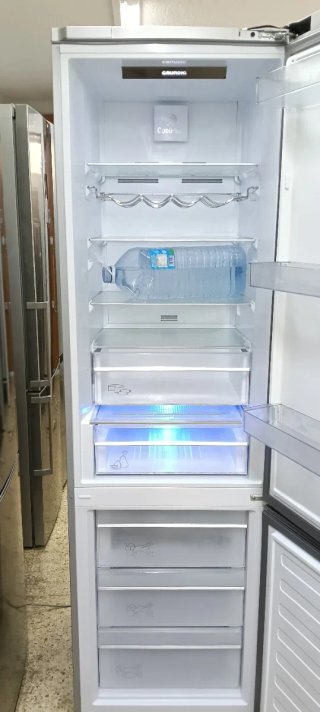 NEVERA COMBI GRUNDIG NO FROST ENERGÍA A+