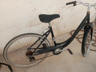 Bicicleta urbana negra