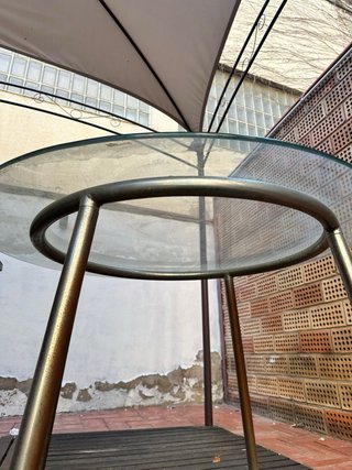 Mesa redonda cristal y metal con sus 4 sillas