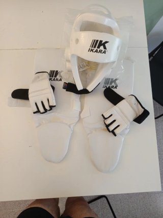 Kit Kimono Karate Niño 8-12 años más accesorios