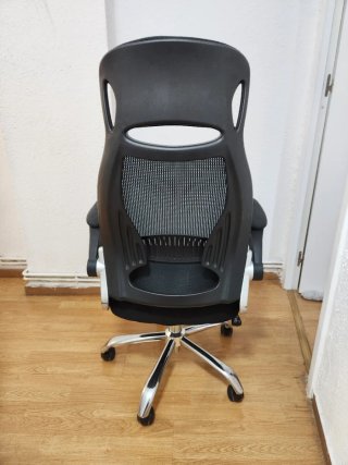 Silla de oficina ergonómica negra abatible