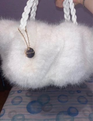 Borsa bianca in pelliccia sintetica con manici int