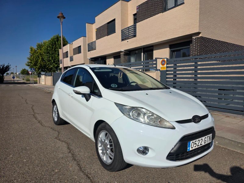 Ford Fiesta 2010 - foto 1
