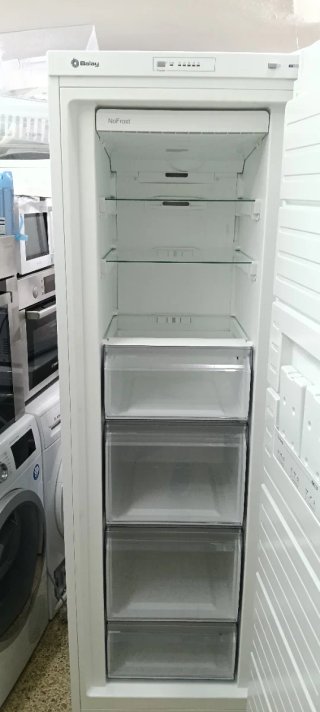 Congelador Vertical Balay No Frost A+