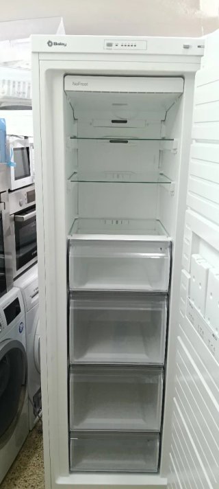 Congelador Vertical Balay No Frost A+