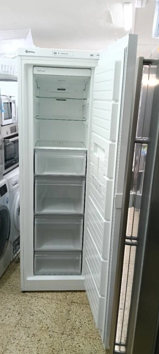 Congelador Vertical Balay No Frost A+