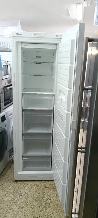 Congelador Vertical Balay No Frost A+