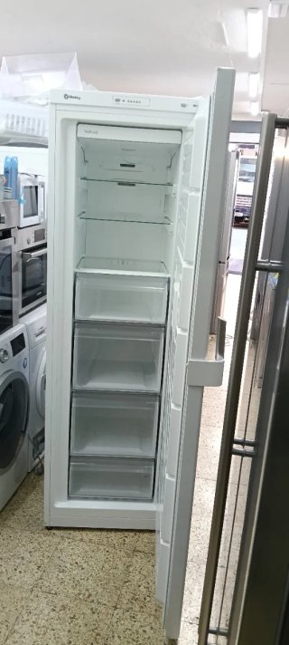 Congelador Vertical Balay No Frost A+