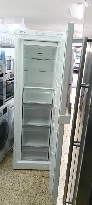 Congelador Vertical Balay No Frost A+