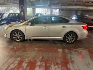 Toyota Avensis 2012