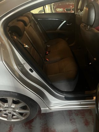 Toyota Avensis 2012