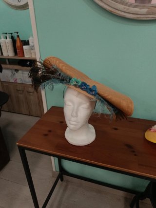Tocado de fiesta con plumas