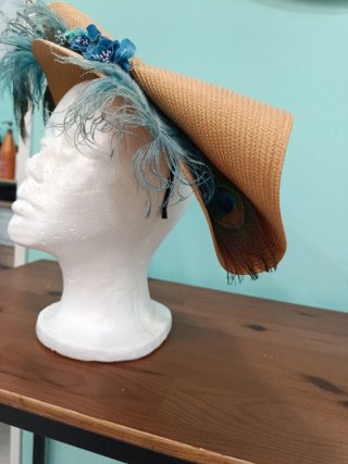 Tocado de fiesta con plumas