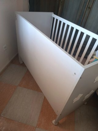 Culla bianca per neonato