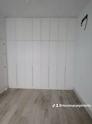 Armarios blancos de madera