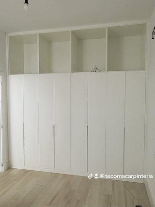 Armarios blancos de madera
