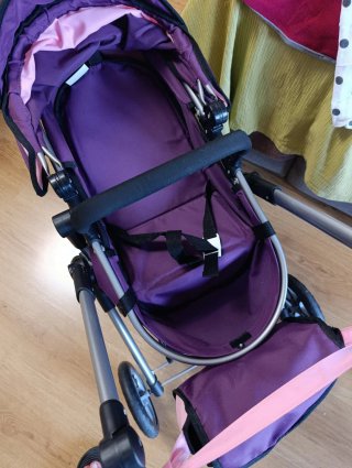 Carrito de bebé de juguete morado
