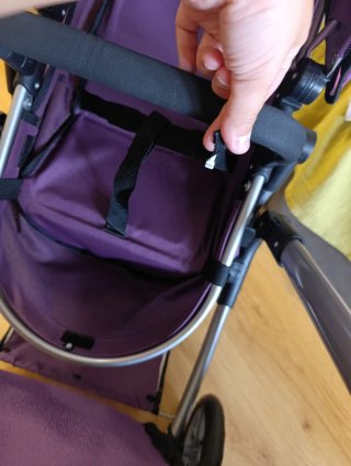Carrito de bebé de juguete morado