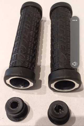 Puños antideslizantes Ritchey color negro con logo