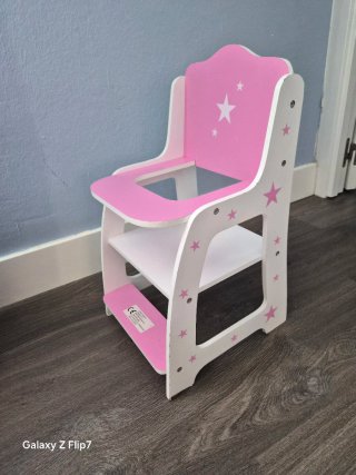 Silla de juguete rosa y blanca con estrellas