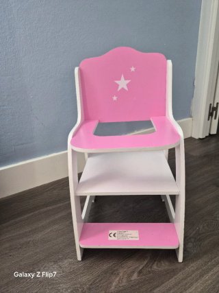 Silla de juguete rosa y blanca con estrellas