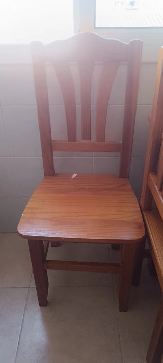 Mesa y 4 sillas madera pino