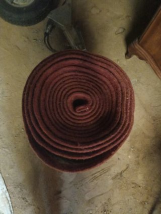 Alfombra de pasillo con diseño floral
