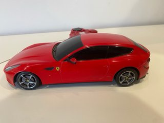 Ferrari FF 1/24 Coche Rojo