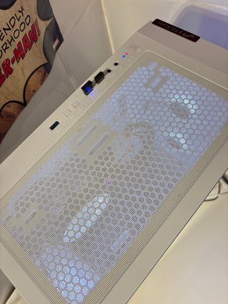 PC Gaming Blanco con Luces LED (mando incluido)